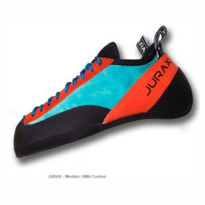 UMA ZAPATILLA PARA ESCALADA CON CORDONES – JURAX